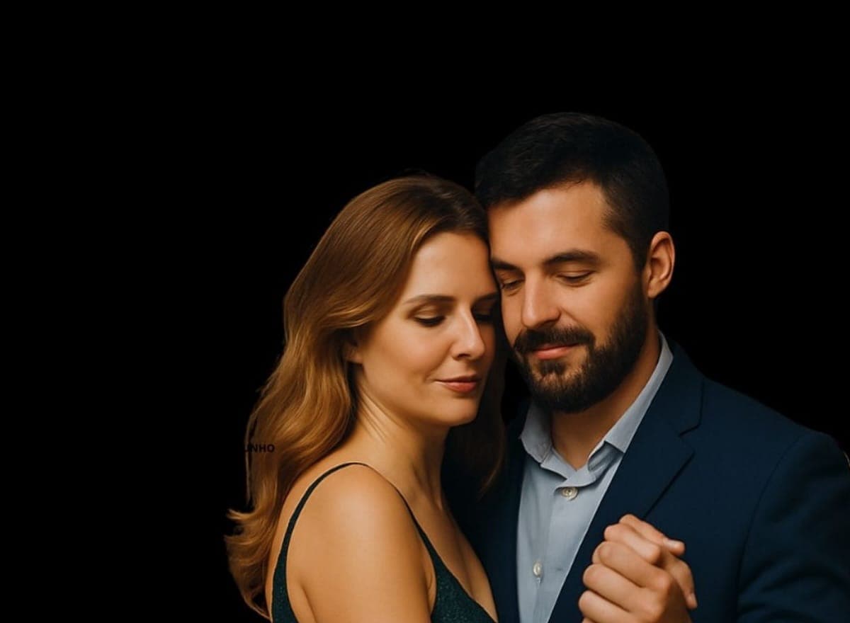 Casal dançando bolero em clima de festa, na NOXI, em Copacabana