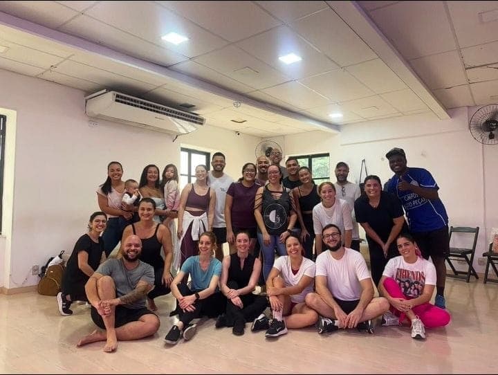 Turma inteira da NOXI reunida na sala de Copacabana